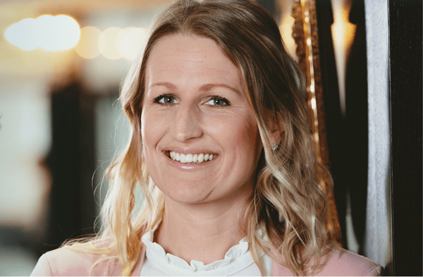 Kvinnlig medarbetare och leverantör av fakturaköp hos Euro Finans